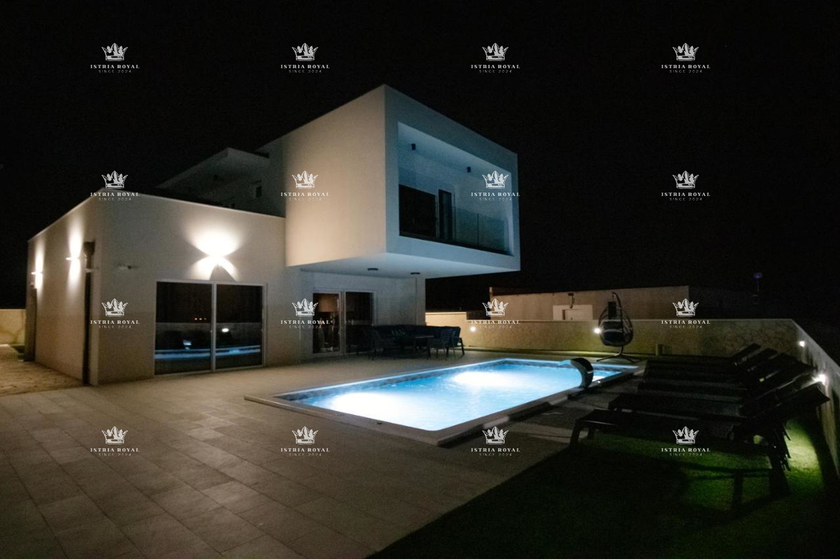 Luksuzna vila z bazenom za prodajo – Pula, novogradnja, Istra.