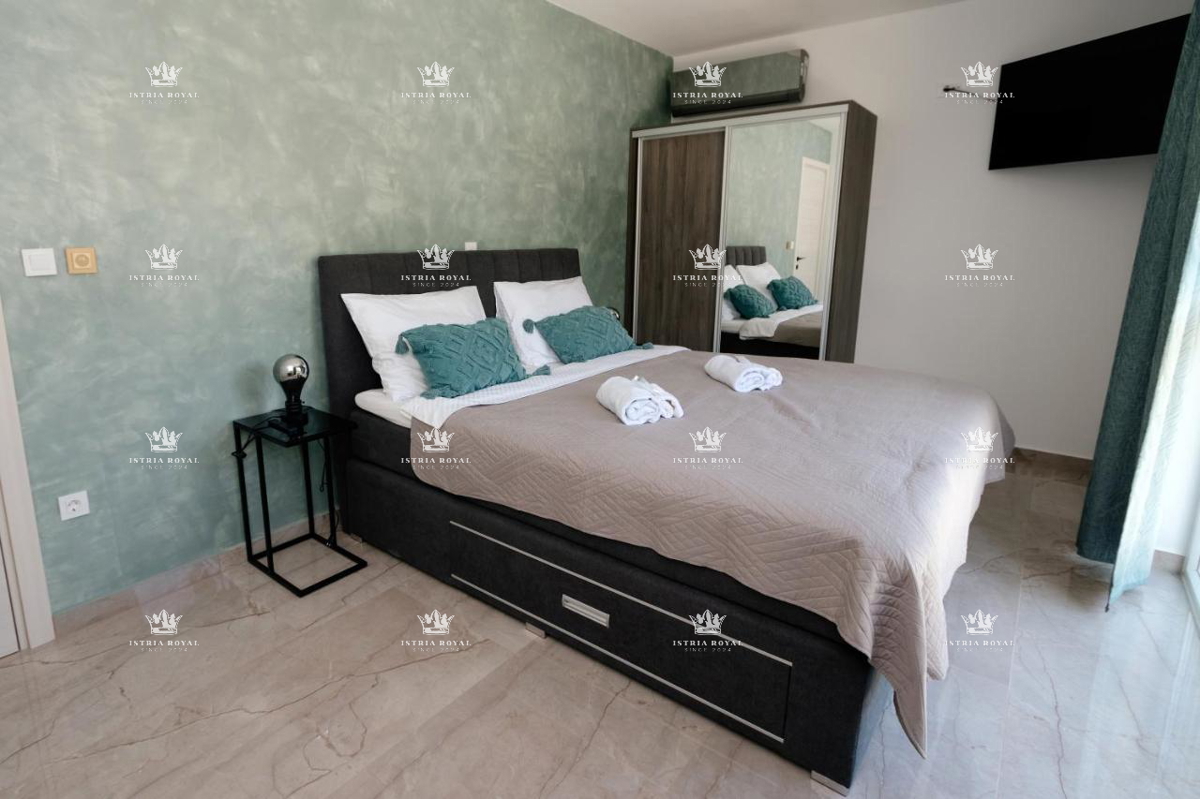 Luksuzna vila z bazenom za prodajo – Pula, novogradnja, Istra.