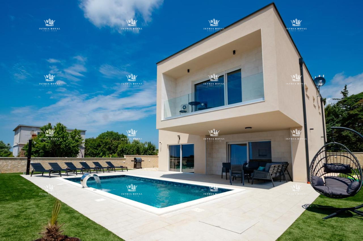 Luksuzna vila z bazenom za prodajo – Pula, novogradnja, Istra.