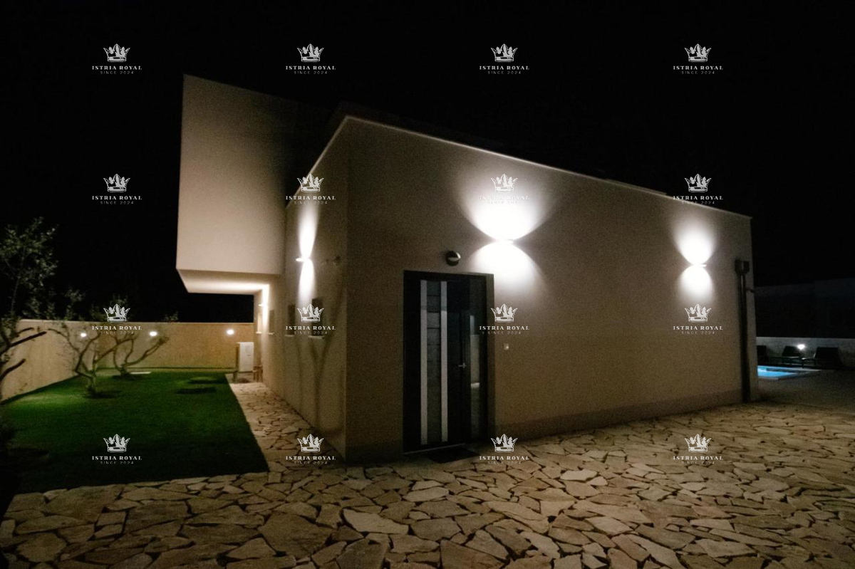 Luksuzna vila z bazenom za prodajo – Pula, novogradnja, Istra.
