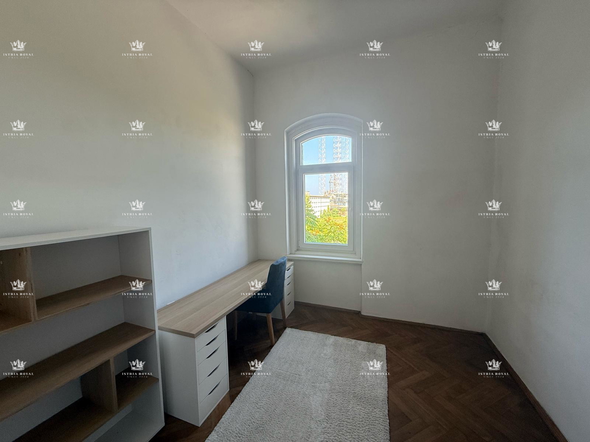Prodaja stanovanje Pula, center – 100 m², 3 spalni prostori, parkirišče, vrhunska lega, Istra.