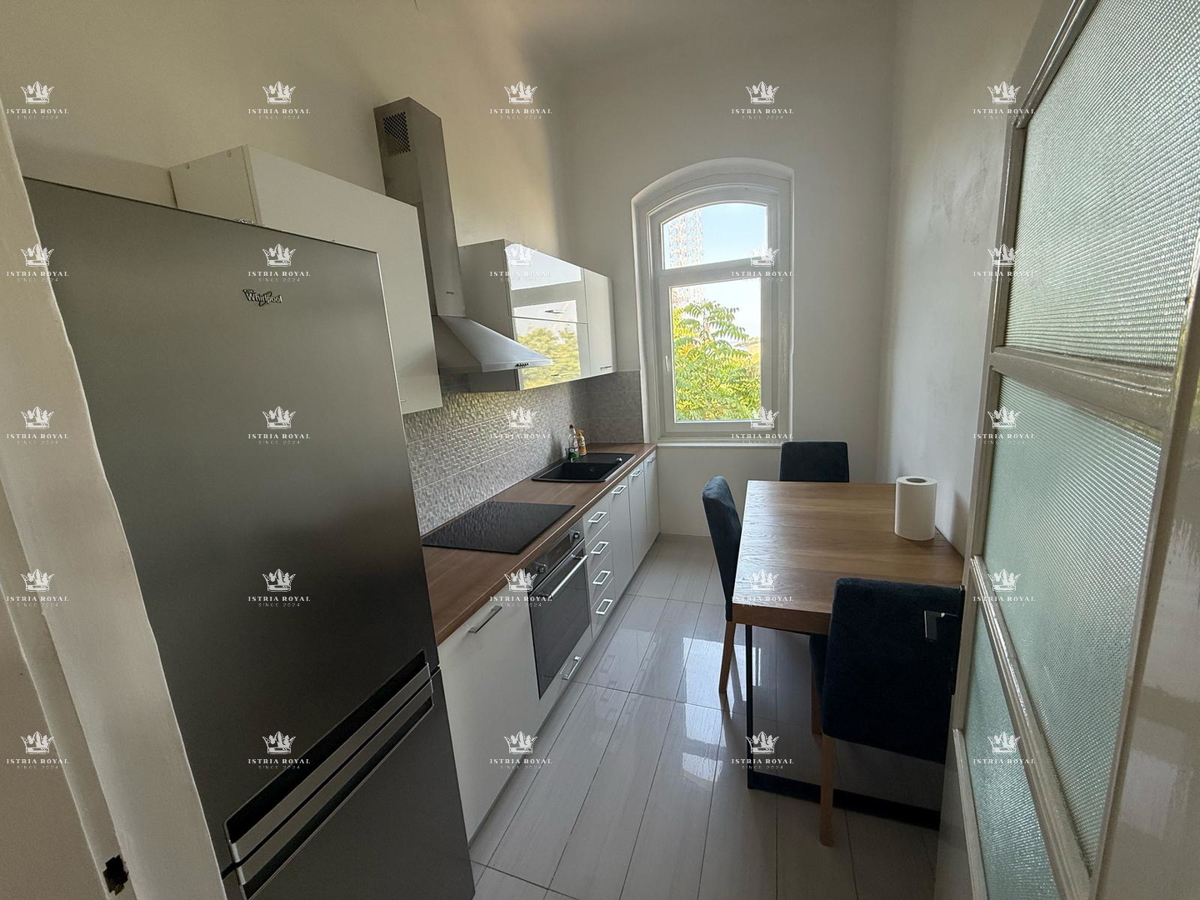 Prodaja stanovanje Pula, center – 100 m², 3 spalni prostori, parkirišče, vrhunska lega, Istra.