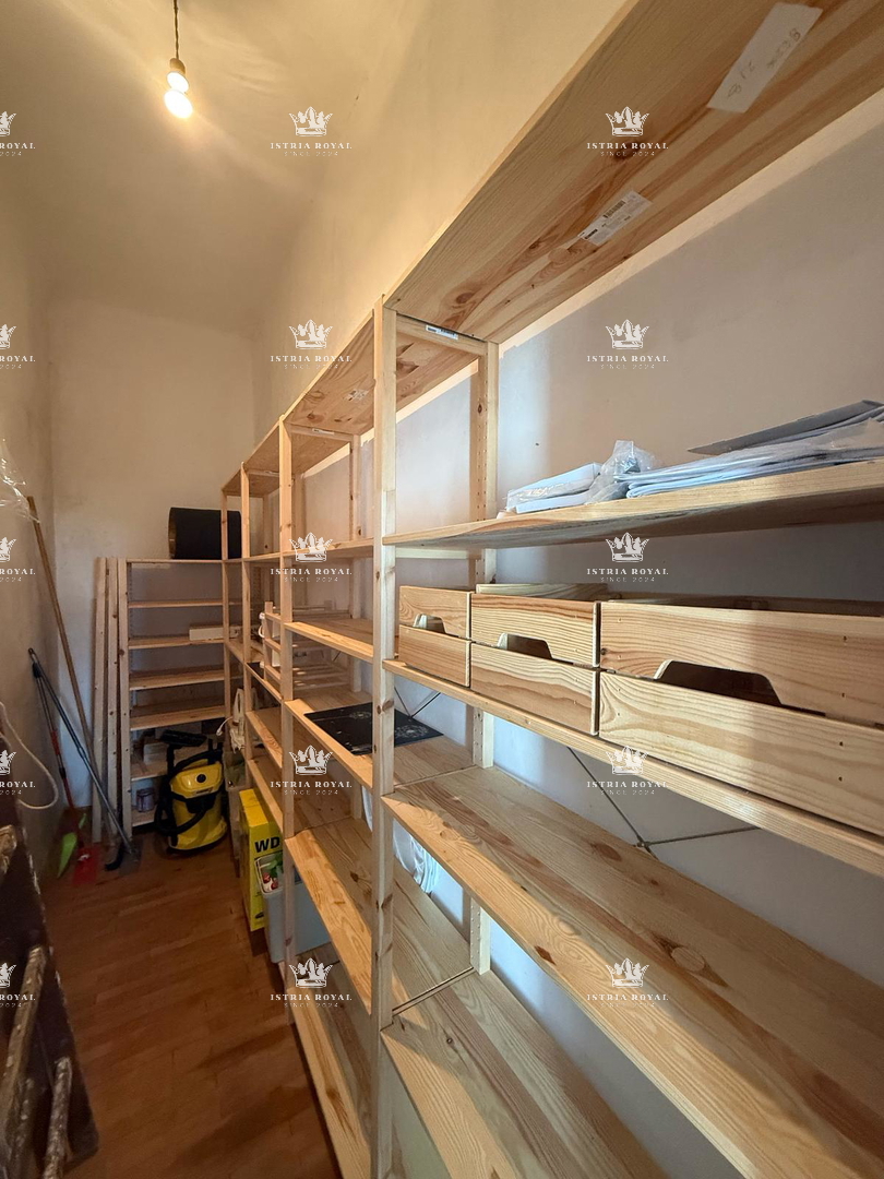 Prodaja stanovanje Pula, center – 100 m², 3 spalni prostori, parkirišče, vrhunska lega, Istra.