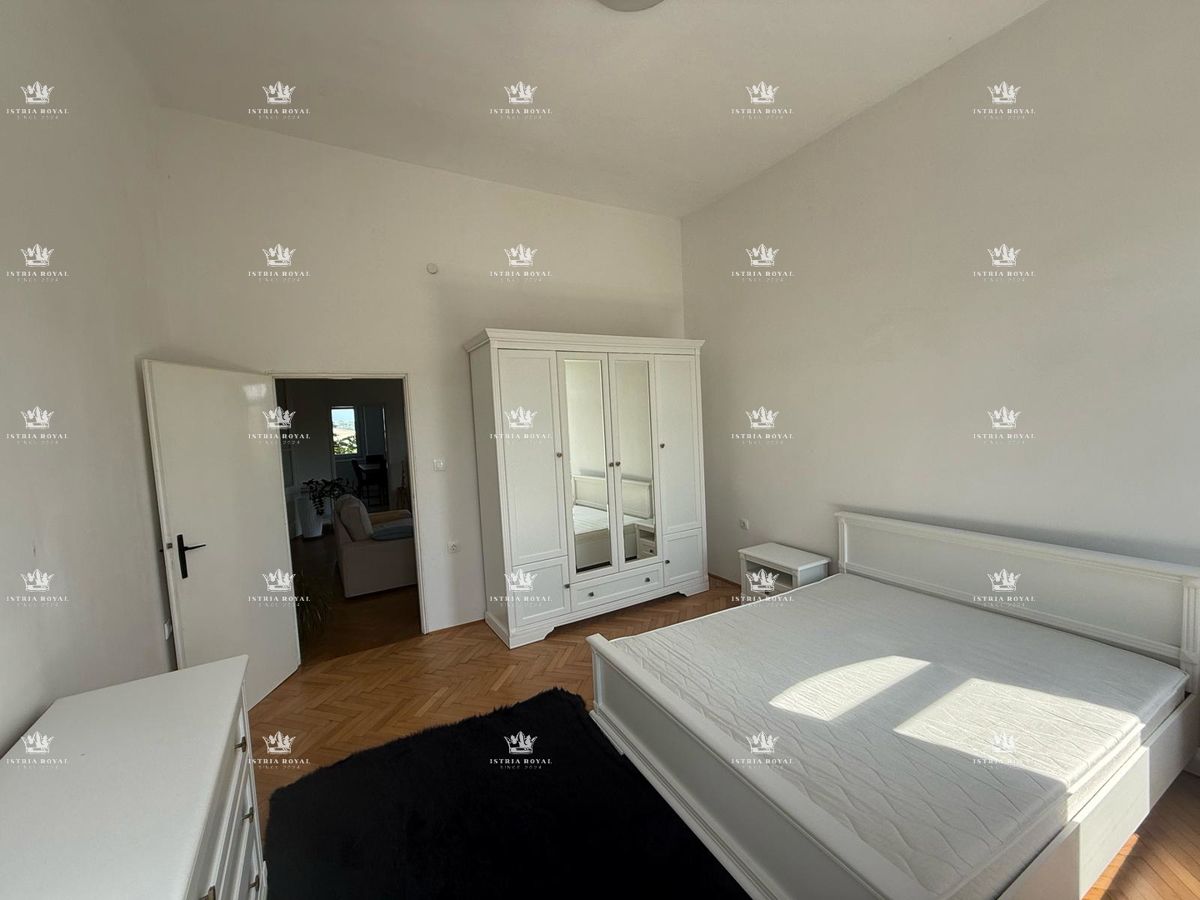 Prodaja stanovanje Pula, center – 100 m², 3 spalni prostori, parkirišče, vrhunska lega, Istra.