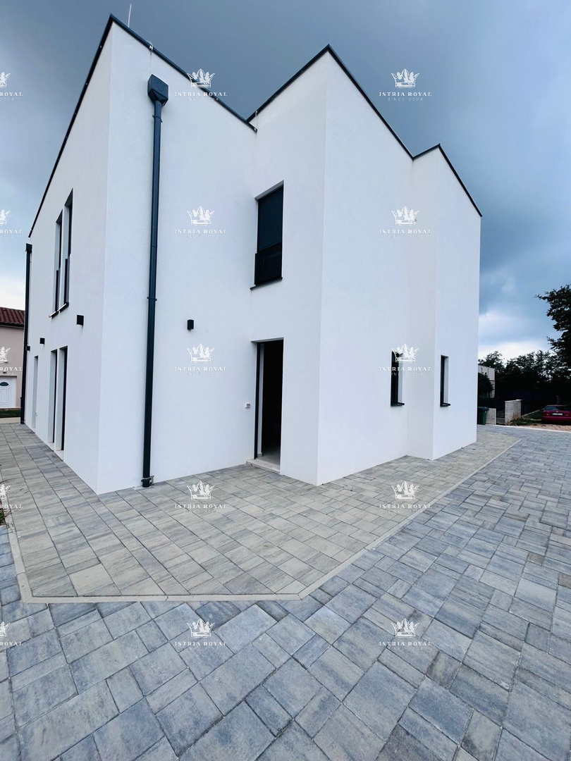 PRODAJA, ISTRA, KARIGADOR, DVOSOBNI DUPLEX, 118 M2, 3 SPALNE PROSTORIJE, 300 M OD MORJA, POGLED NA MORJE