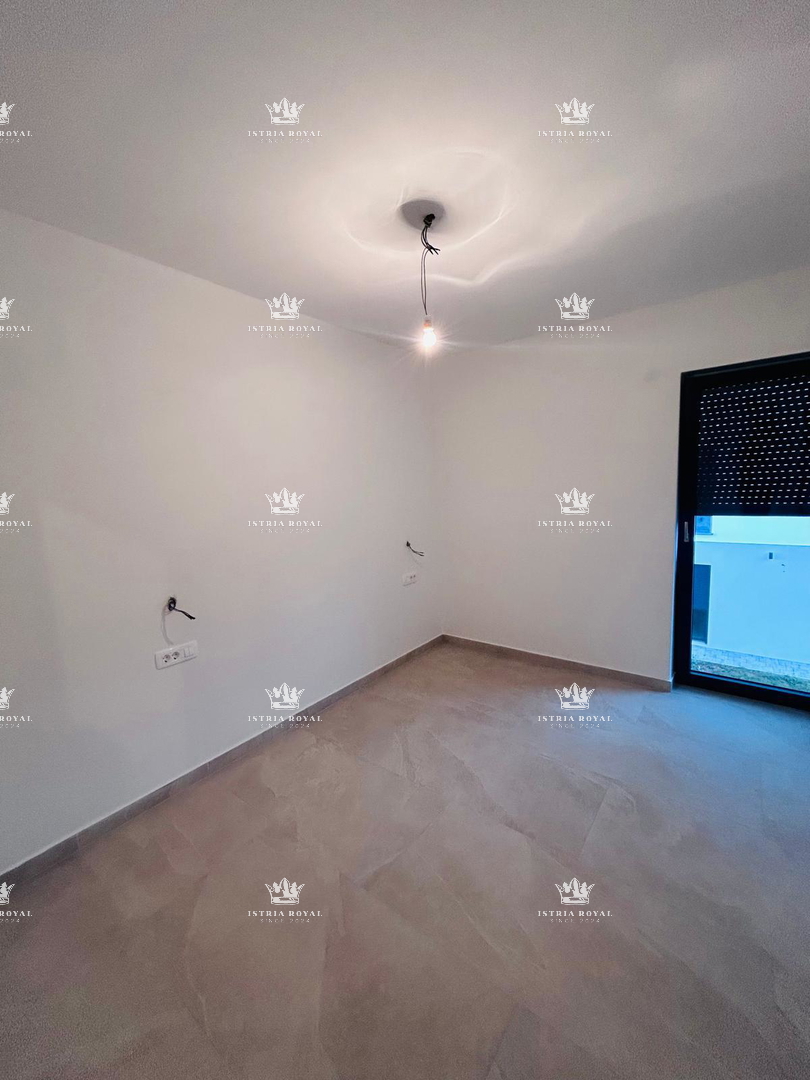 PRODAJA, ISTRA, KARIGADOR, DVOSOBNI DUPLEX, 118 M2, 3 SPALNE PROSTORIJE, 300 M OD MORJA, POGLED NA MORJE