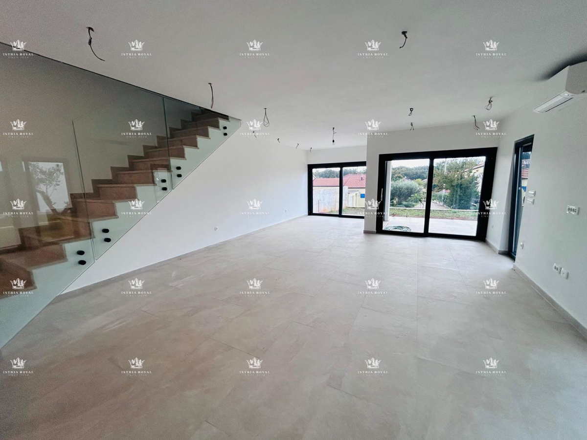 PRODAJA, ISTRA, KARIGADOR, DVOSOBNI DUPLEX, 118 M2, 3 SPALNE PROSTORIJE, 300 M OD MORJA, POGLED NA MORJE