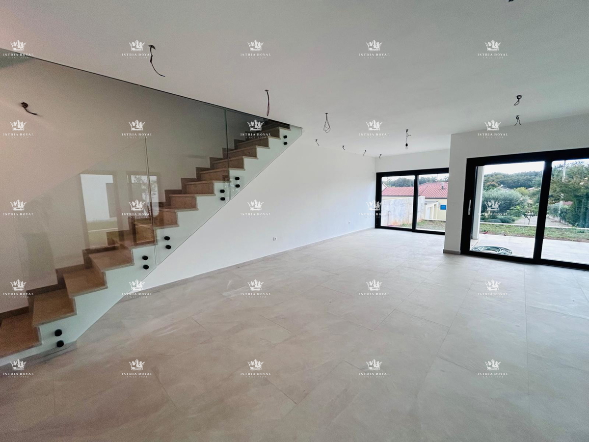 PRODAJA, ISTRA, KARIGADOR, DVOSOBNI DUPLEX, 118 M2, 3 SPALNE PROSTORIJE, 300 M OD MORJA, POGLED NA MORJE