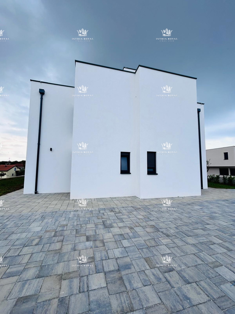 PRODAJA, ISTRA, KARIGADOR, DVOSOBNI DUPLEX, 118 M2, 3 SPALNE PROSTORIJE, 300 M OD MORJA, POGLED NA MORJE