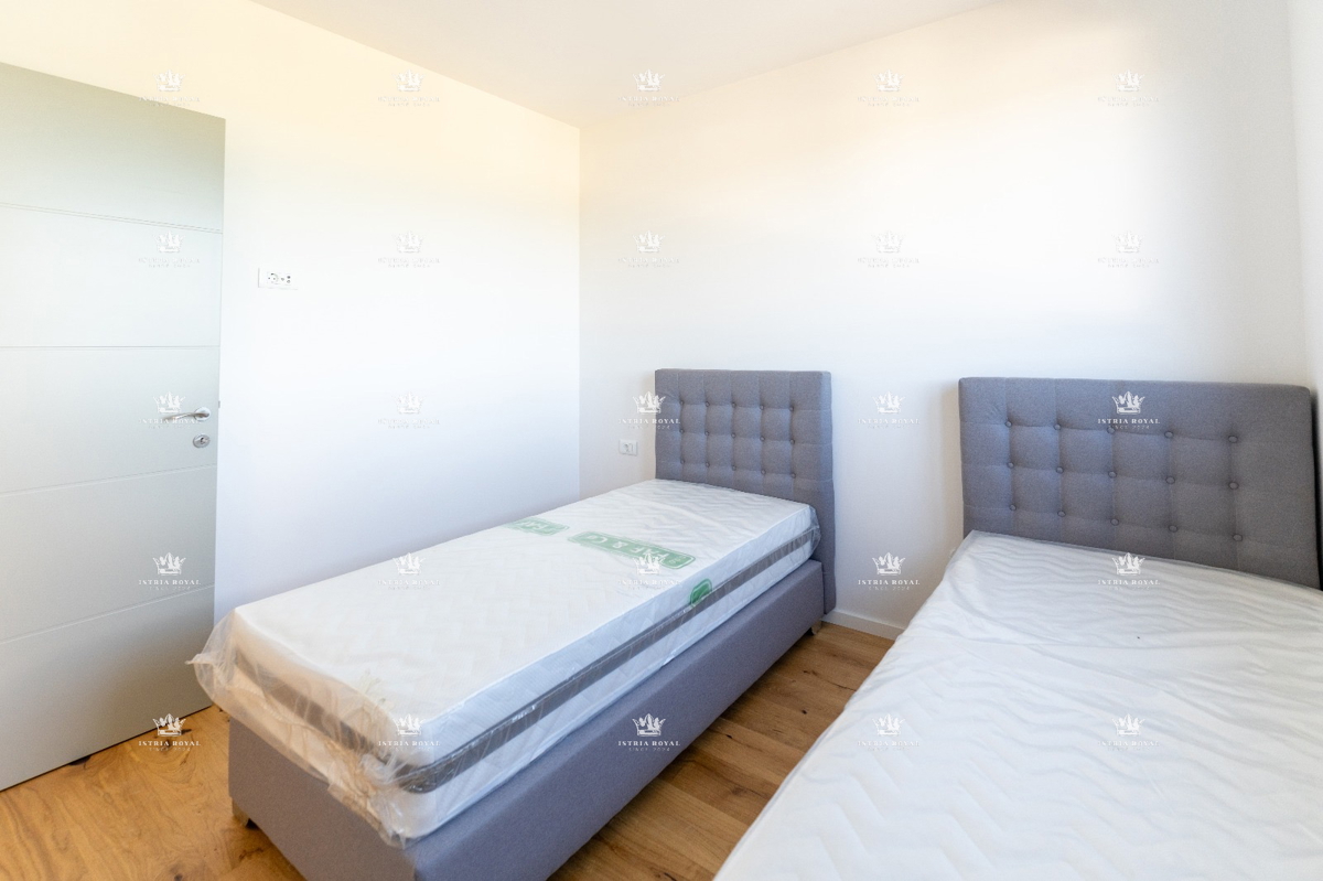 Istra, Pula, stanovanje 118 m2, 3 sobe + dnevna soba, 2 parkirni mesti, 2 veliki terasi