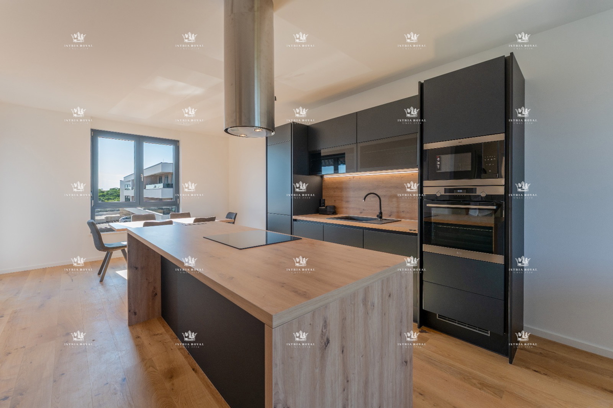 Istra, Pula, stanovanje 118 m2, 3 sobe + dnevna soba, 2 parkirni mesti, 2 veliki terasi