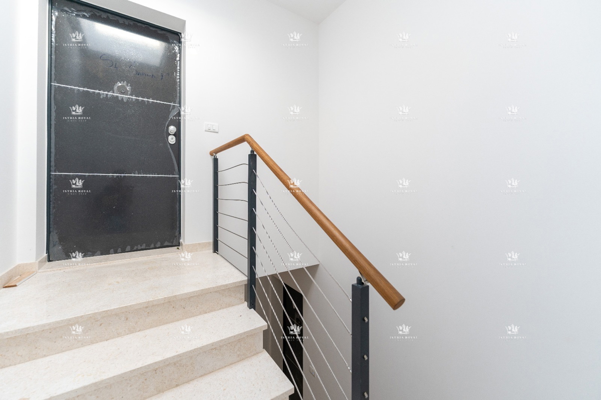 Istra, Pula, stanovanje 118 m2, 3 sobe + dnevna soba, 2 parkirni mesti, 2 veliki terasi