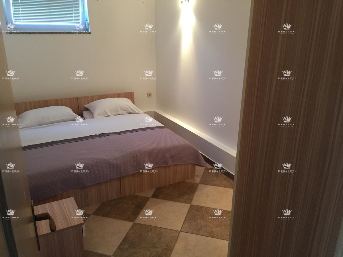 PRODAJA STANOVANJA V FUNTANI – PRIZEMJE, 2SS+DB, 82 m², 250 m OD MORJA.