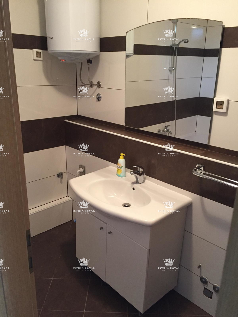 PRODAJA STANOVANJA V FUNTANI – PRIZEMJE, 2SS+DB, 82 m², 250 m OD MORJA.