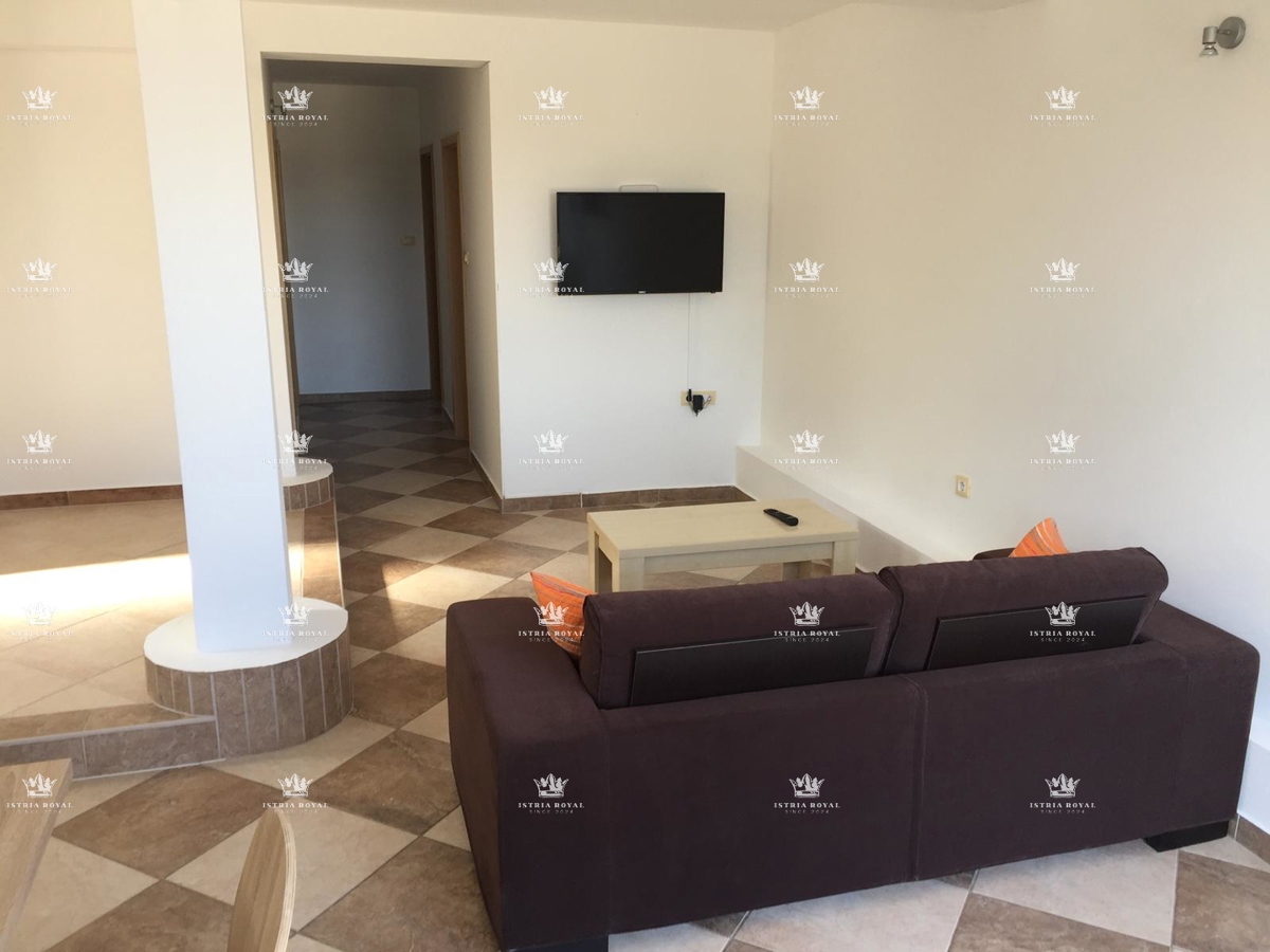PRODAJA STANOVANJA V FUNTANI – PRIZEMJE, 2SS+DB, 82 m², 250 m OD MORJA.
