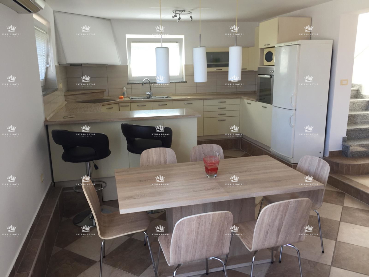 PRODAJA STANOVANJA V FUNTANI – PRIZEMJE, 2SS+DB, 82 m², 250 m OD MORJA.