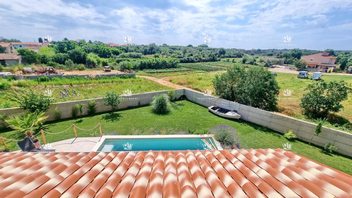 🌿 ISTRA – PULA – MODERNA VILA BLIZU CENTRA, DALEČ OD STROŠKOV! 🌿