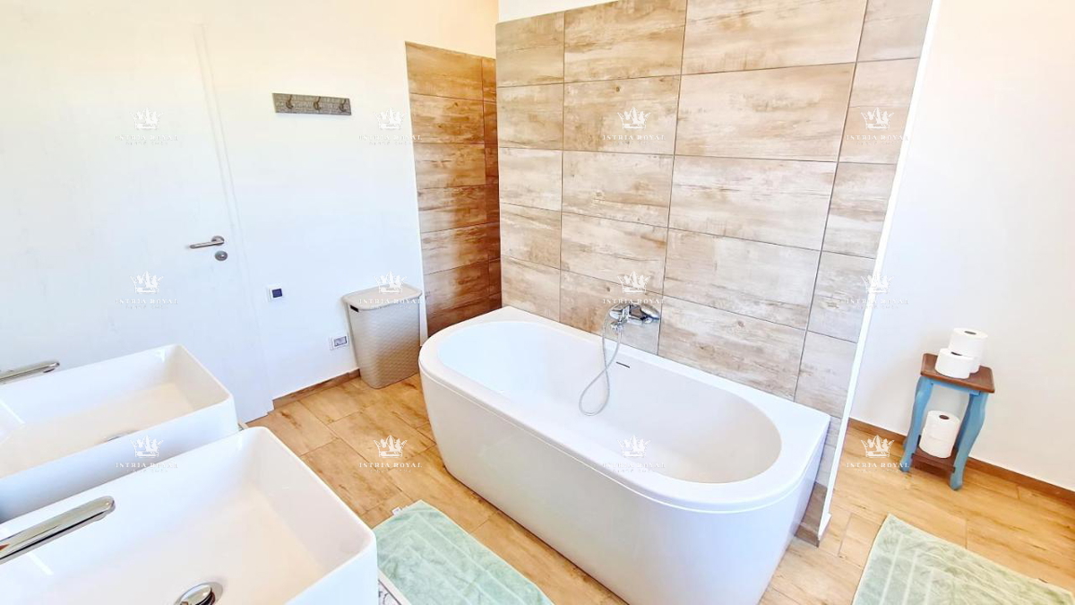 🌿 ISTRA – PULA – MODERNA VILA BLIZU CENTRA, DALEČ OD STROŠKOV! 🌿