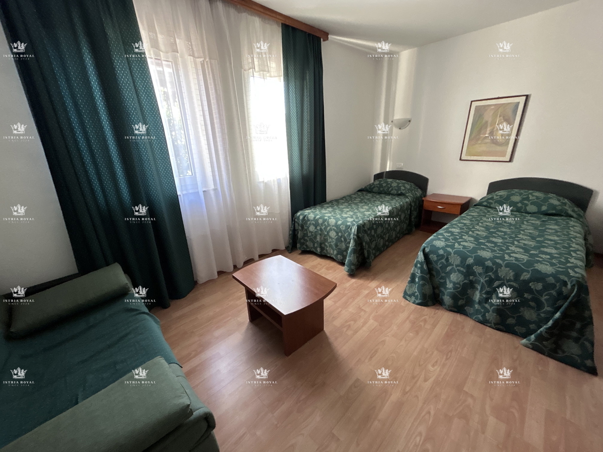 Istra, Novigrad, hotel s 14 sobami, restavracija, zemljišče, parkirišče, bližina morja in plaže