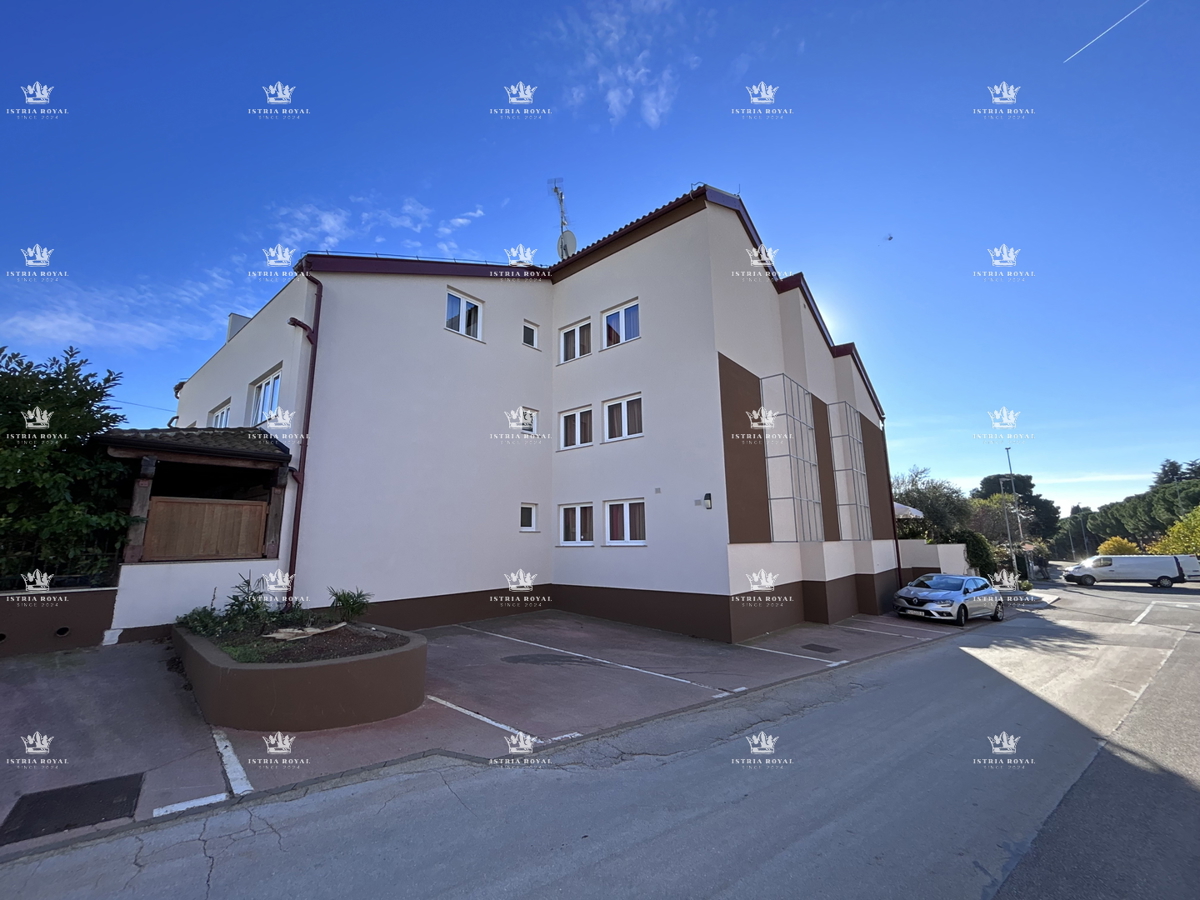Istra, Novigrad, hotel s 14 sobami, restavracija, zemljišče, parkirišče, bližina morja in plaže