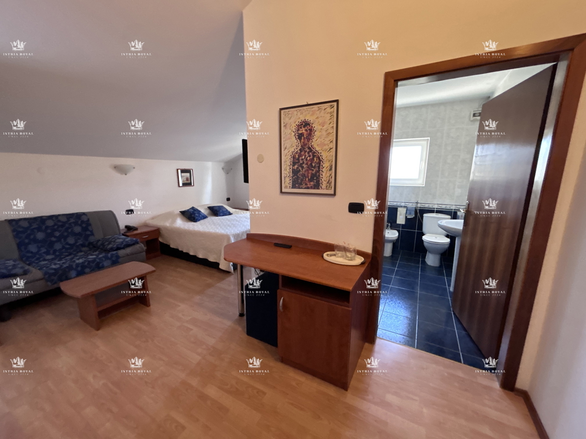 Istra, Novigrad, hotel s 14 sobami, restavracija, zemljišče, parkirišče, bližina morja in plaže