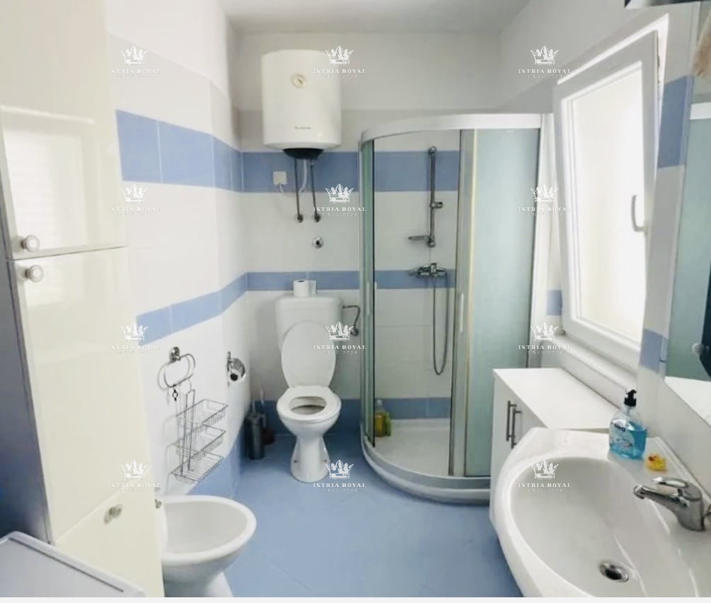 Prodaja stanovanja Rovinj – 68 m², 2 spalnici, pogled na morje, 80 m od morja | Istra