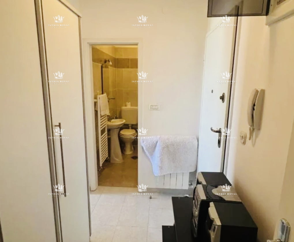 Prodaja stanovanja Rovinj – 68 m², 2 spalnici, pogled na morje, 80 m od morja | Istra