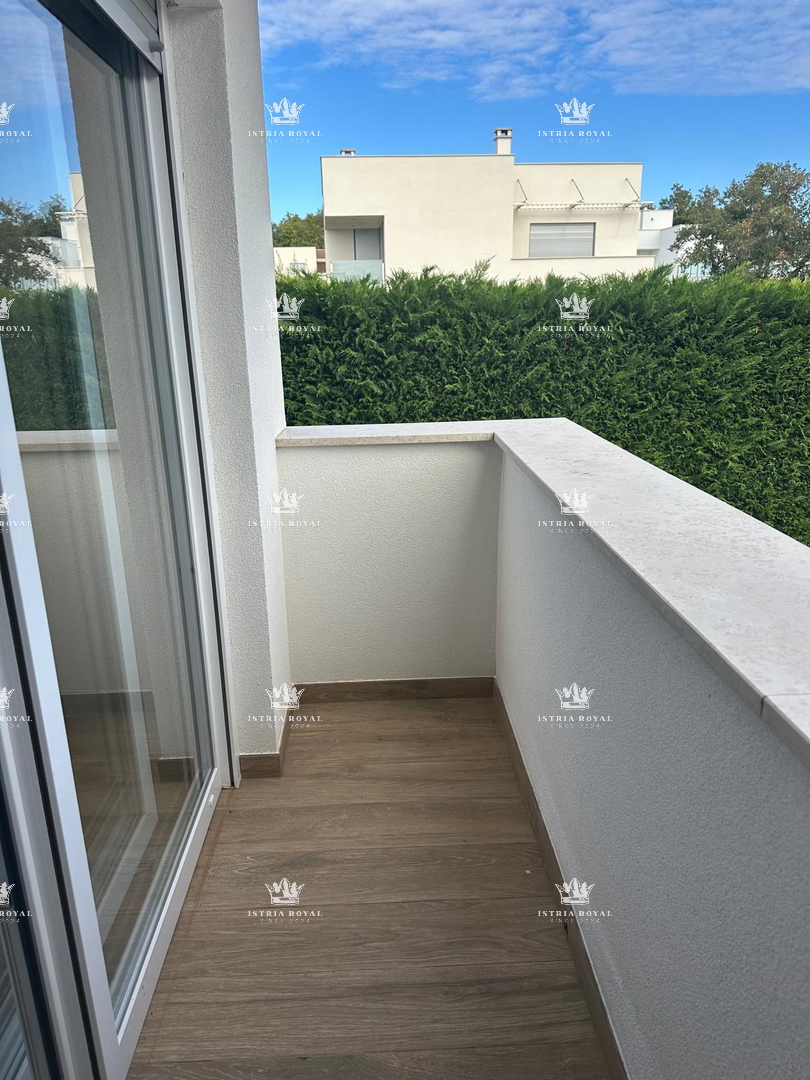 ISTRA, KARIGADOR, DVOJNIK, 2 SPALNI PROSTORI, 118 M2, 300 M OD MORJA, POGLED NA MORJE