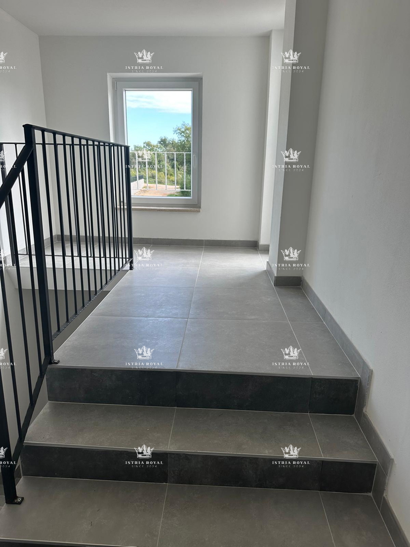 ISTRA, KARIGADOR, DVOJNIK, 2 SPALNI PROSTORI, 118 M2, 300 M OD MORJA, POGLED NA MORJE