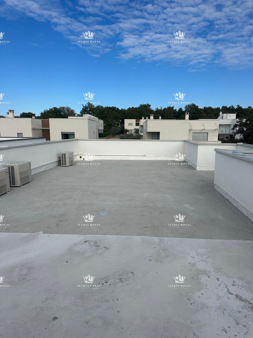 ISTRA, KARIGADOR, DVOJNIK, 2 SPALNI PROSTORI, 118 M2, 300 M OD MORJA, POGLED NA MORJE