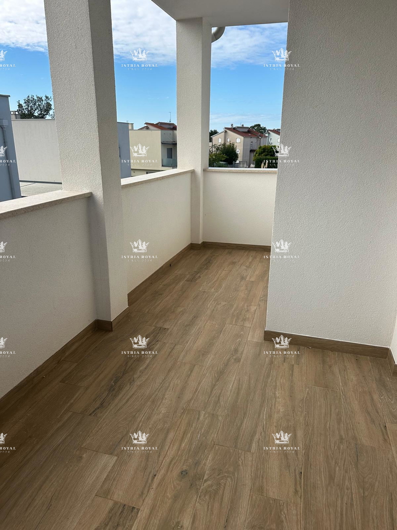 ISTRA, KARIGADOR, DVOJNIK, 2 SPALNI PROSTORI, 118 M2, 300 M OD MORJA, POGLED NA MORJE