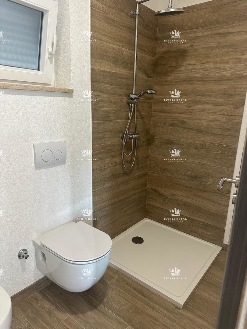 ISTRA, KARIGADOR, DVOJNIK, 2 SPALNI PROSTORI, 118 M2, 300 M OD MORJA, POGLED NA MORJE