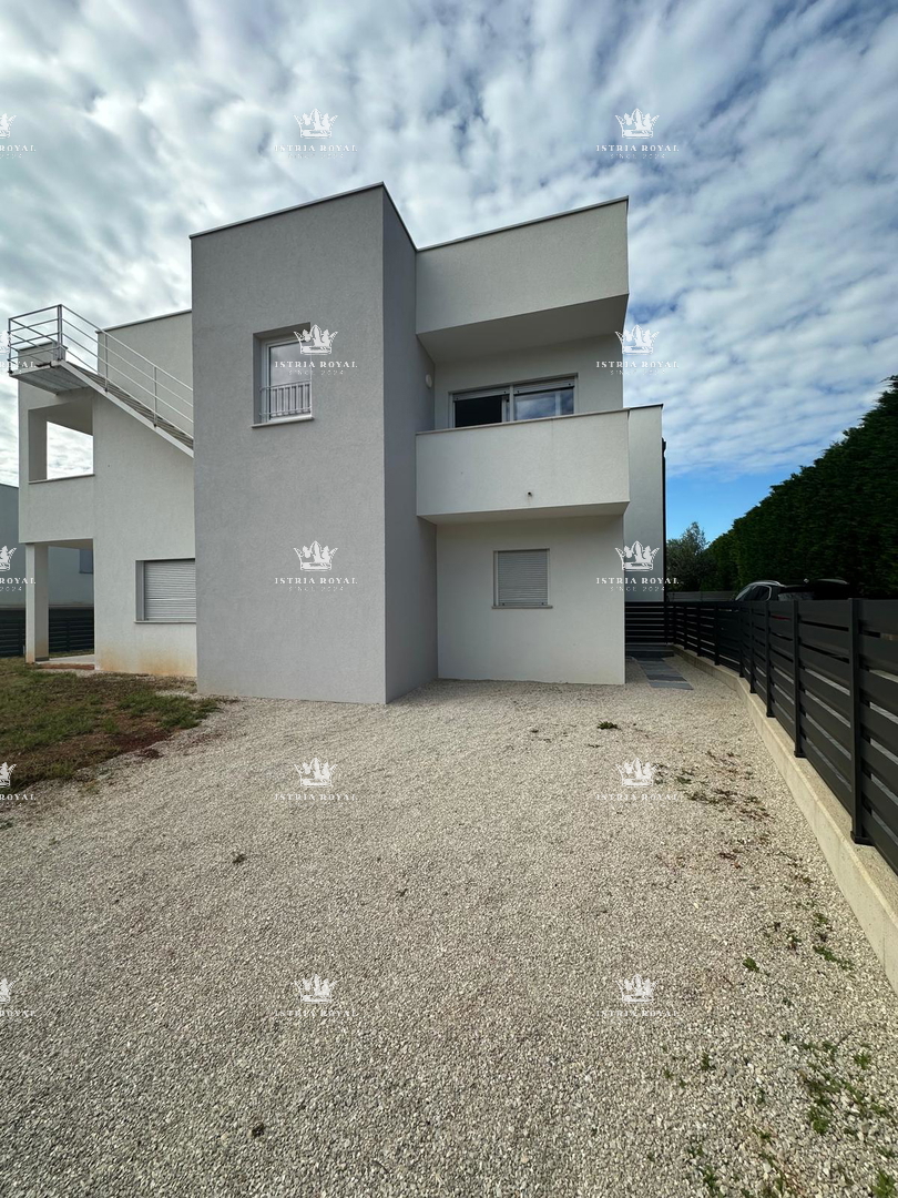 ISTRA, KARIGADOR, DVOJNIK, 2 SPALNI PROSTORI, 118 M2, 300 M OD MORJA, POGLED NA MORJE