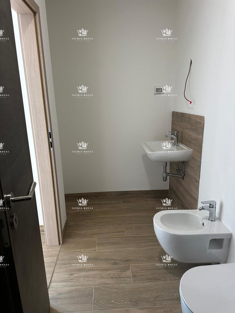 ISTRA, KARIGADOR, DVOJNIK, 2 SPALNI PROSTORI, 118 M2, 300 M OD MORJA, POGLED NA MORJE