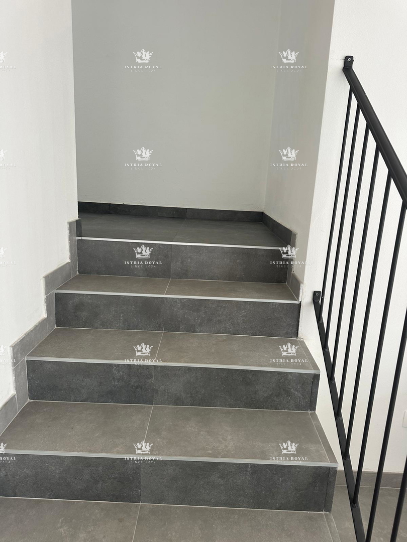 ISTRA, KARIGADOR, DVOJNIK, 2 SPALNI PROSTORI, 118 M2, 300 M OD MORJA, POGLED NA MORJE