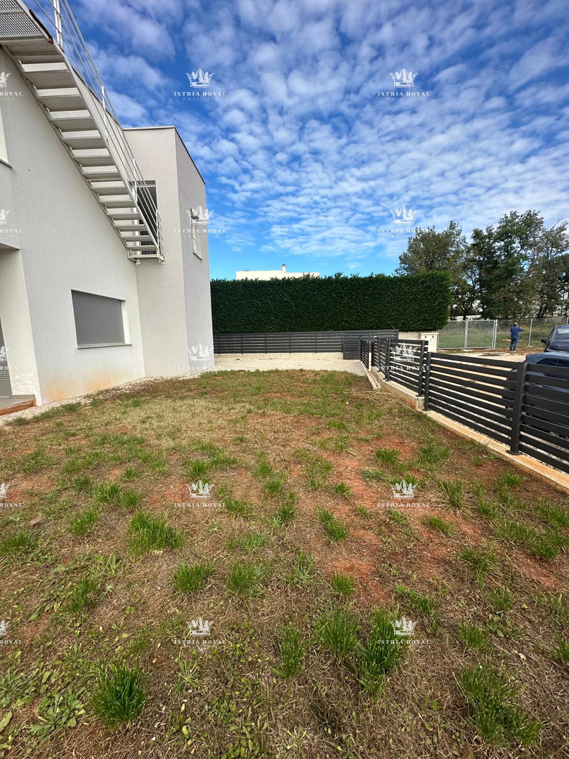 ISTRA, KARIGADOR, DVOJNIK, 2 SPALNI PROSTORI, 118 M2, 300 M OD MORJA, POGLED NA MORJE