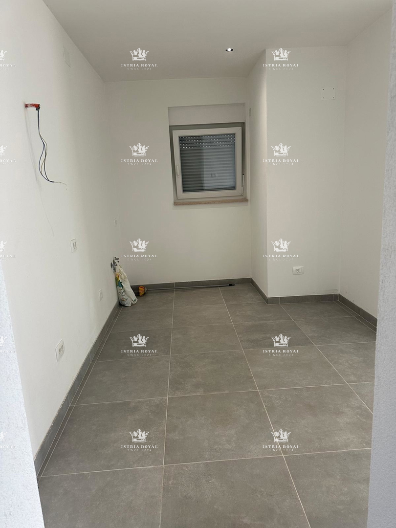 ISTRA, KARIGADOR, DVOJNIK, 2 SPALNI PROSTORI, 118 M2, 300 M OD MORJA, POGLED NA MORJE