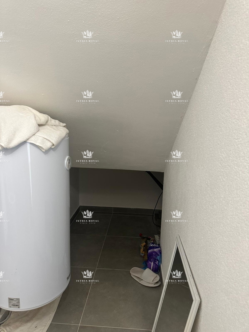 ISTRA, KARIGADOR, DVOJNIK, 2 SPALNI PROSTORI, 118 M2, 300 M OD MORJA, POGLED NA MORJE