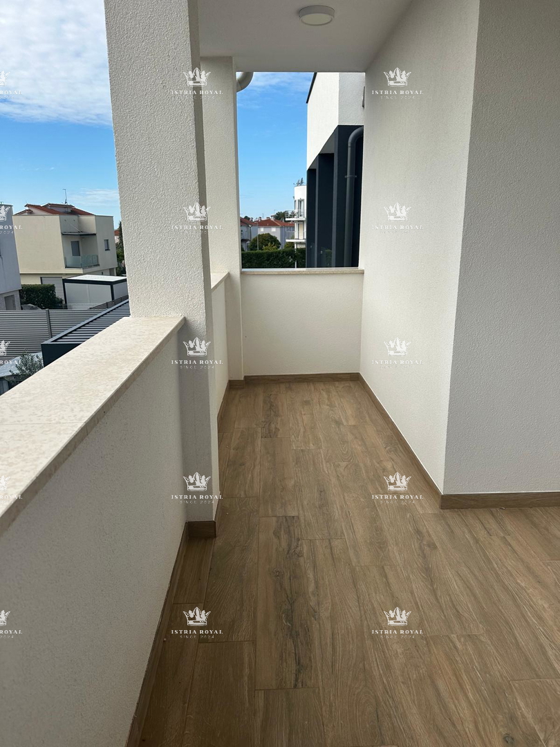 ISTRA, KARIGADOR, DVOJNIK, 2 SPALNI PROSTORI, 118 M2, 300 M OD MORJA, POGLED NA MORJE