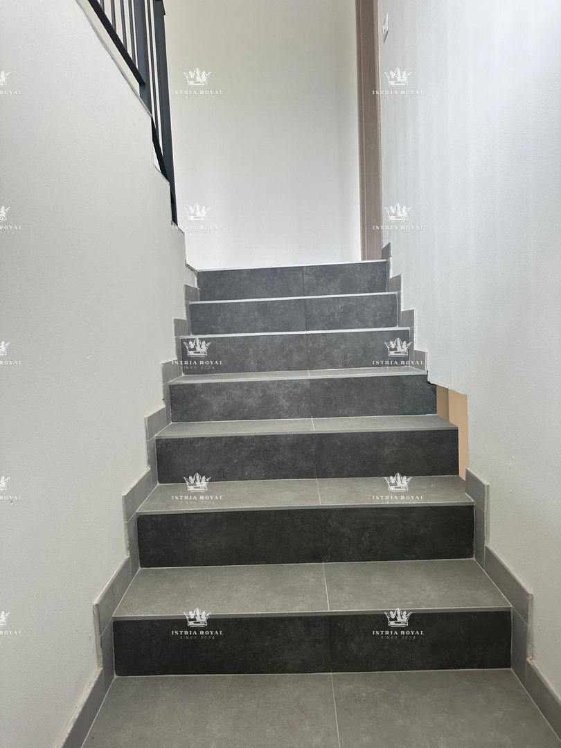 ISTRA, KARIGADOR, DVOJNIK, 2 SPALNI PROSTORI, 118 M2, 300 M OD MORJA, POGLED NA MORJE