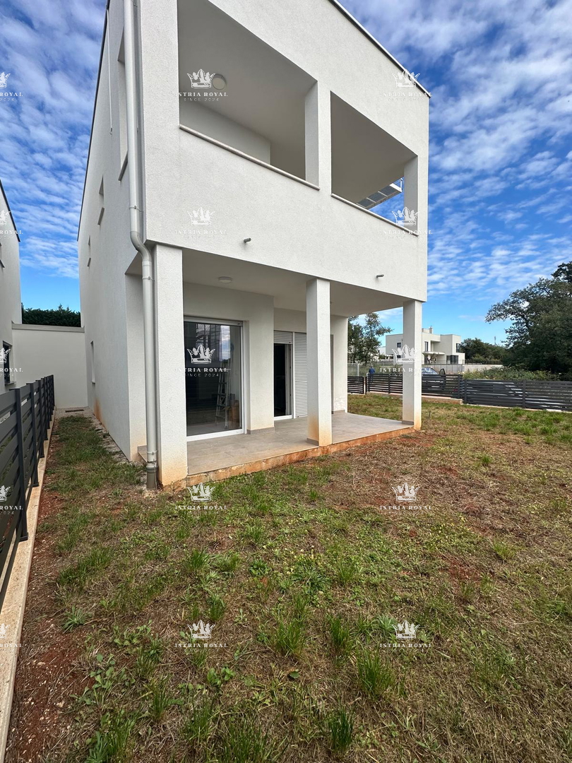 ISTRA, KARIGADOR, DVOJNIK, 2 SPALNI PROSTORI, 118 M2, 300 M OD MORJA, POGLED NA MORJE