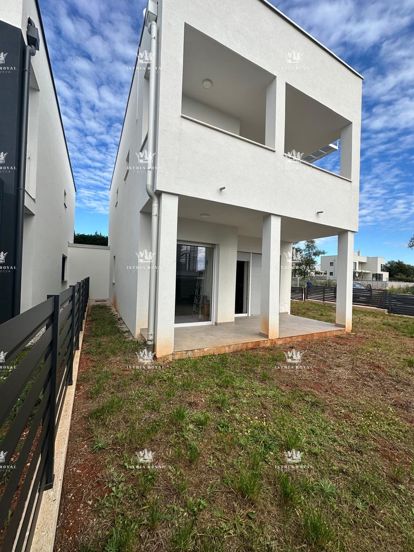 ISTRA, KARIGADOR, DVOJNIK, 2 SPALNI PROSTORI, 118 M2, 300 M OD MORJA, POGLED NA MORJE