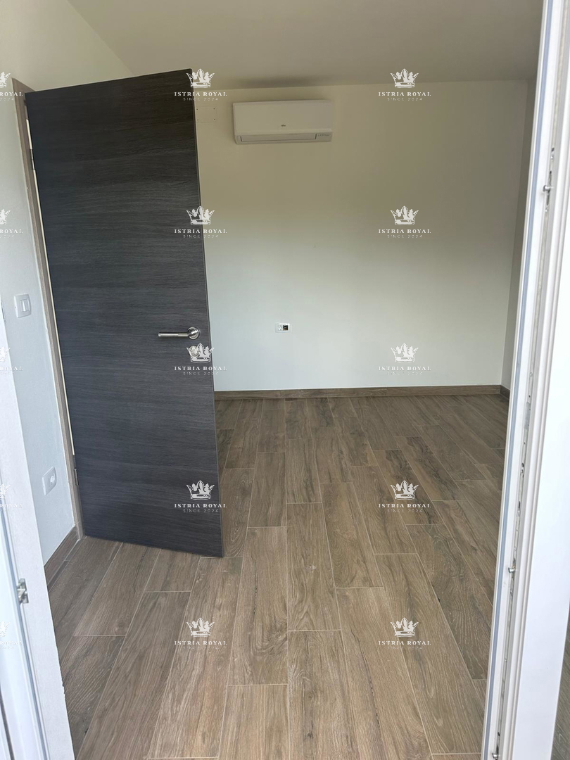 ISTRA, KARIGADOR, DVOJNIK, 2 SPALNI PROSTORI, 118 M2, 300 M OD MORJA, POGLED NA MORJE