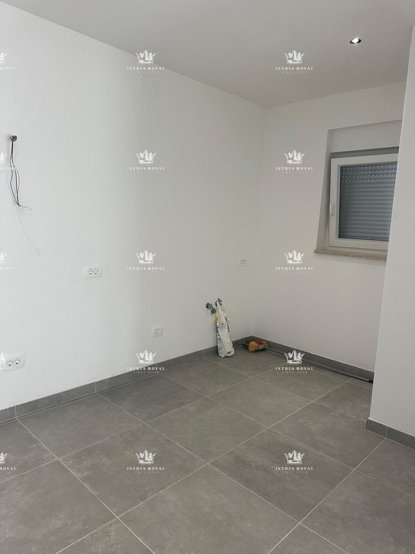 ISTRA, KARIGADOR, DVOJNIK, 2 SPALNI PROSTORI, 118 M2, 300 M OD MORJA, POGLED NA MORJE