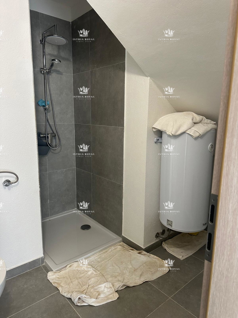 ISTRA, KARIGADOR, DVOJNIK, 2 SPALNI PROSTORI, 118 M2, 300 M OD MORJA, POGLED NA MORJE