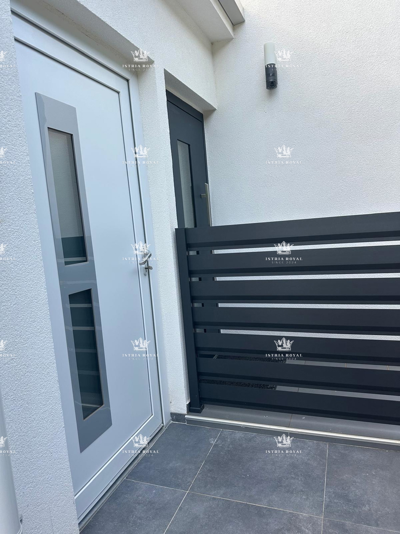 ISTRA, KARIGADOR, DVOJNIK, 2 SPALNI PROSTORI, 118 M2, 300 M OD MORJA, POGLED NA MORJE