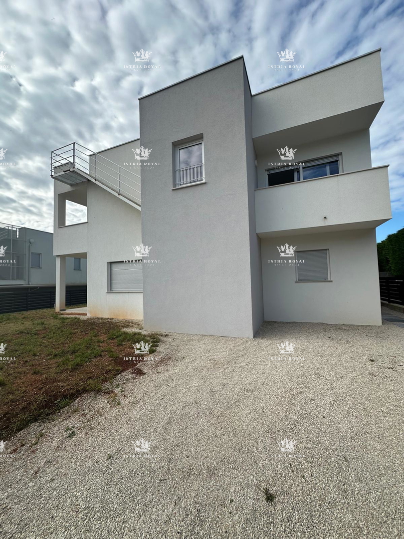 ISTRA, KARIGADOR, DVOJNIK, 2 SPALNI PROSTORI, 118 M2, 300 M OD MORJA, POGLED NA MORJE