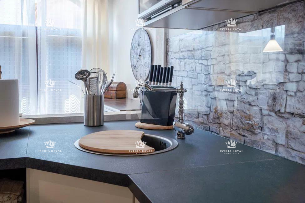 Istra, Kaštel, Buje, hiša 110 m2, 2 spalnici + dnevna soba