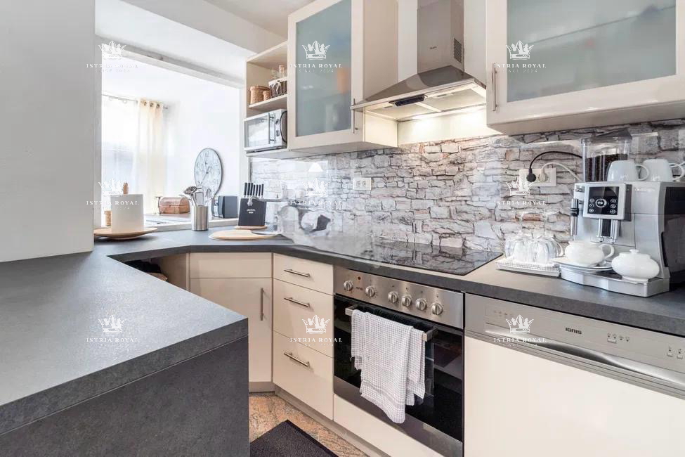 Istra, Kaštel, Buje, hiša 110 m2, 2 spalnici + dnevna soba