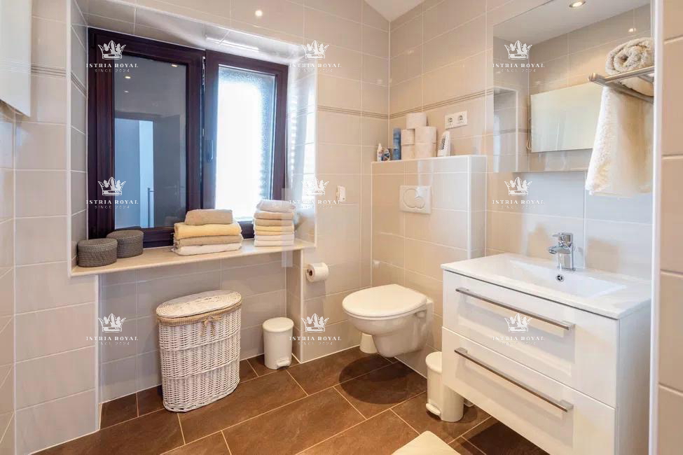 Istra, Kaštel, Buje, hiša 110 m2, 2 spalnici + dnevna soba